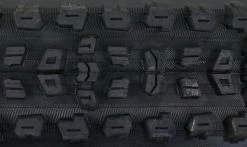 Pneu Maxxis Aggressor Wide Trail - EXO Protection - Dual 62a/60a - Tubeless Ready -Pneus VTT Elegant Magasin Maxxis Aggressor Exo Protection Macro 1235x735