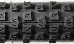 Pneu Hutchinson Iguana Loisir - 33 TPI -Pneus VTT Elegant Magasin Pneu Hutchinson iguana loisir macro 1235x735