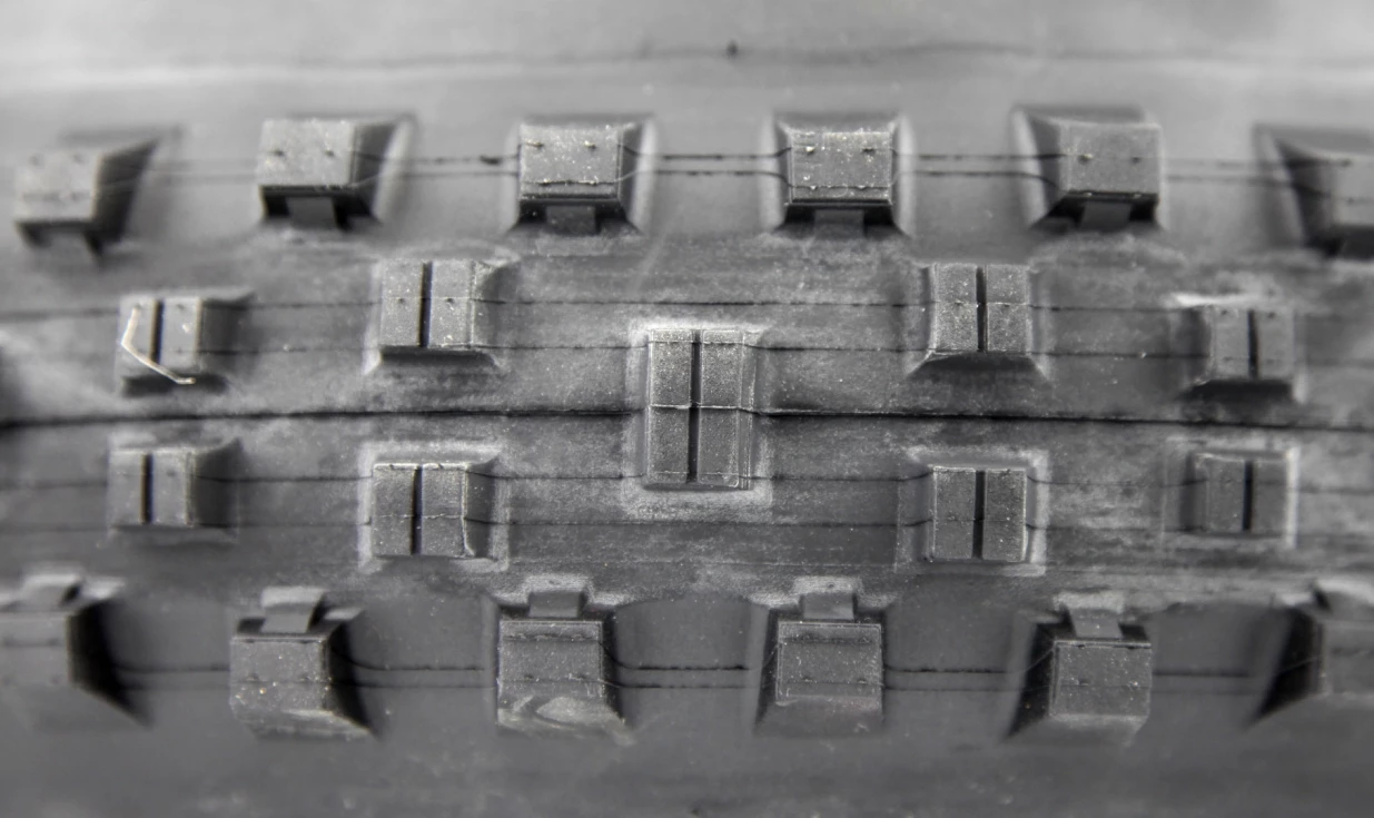 Pneu Maxxis Shorty Wide Trail - Profil 2020 - EXO Protection - 3C Maxx Terra - Tubeless Ready 4 Pneu Maxxis Shorty Wide Trail - Profil 2020 - EXO Protection - 3C Maxx Terra - Tubeless Ready – Image 4