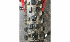 Pneu Maxxis Assegai - 3C Maxx Grip - Wide Trail - DH Casing - Tubeless Ready 11 Pneu Maxxis Assegai - 3C Maxx Grip - Wide Trail - DH Casing - Tubeless Ready -Pneus VTT Elegant Magasin Pneu Maxxis Assegai tread 1235x735