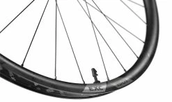 Dt-swiss Roue Avant Enduro DT Swiss EXC 1501 Spline One 30 Boost Frein à Disque Center Lock - Carbone - Tubeless -Pneus VTT Elegant Magasin roue avant dtswiss exc1501 3 1235x735